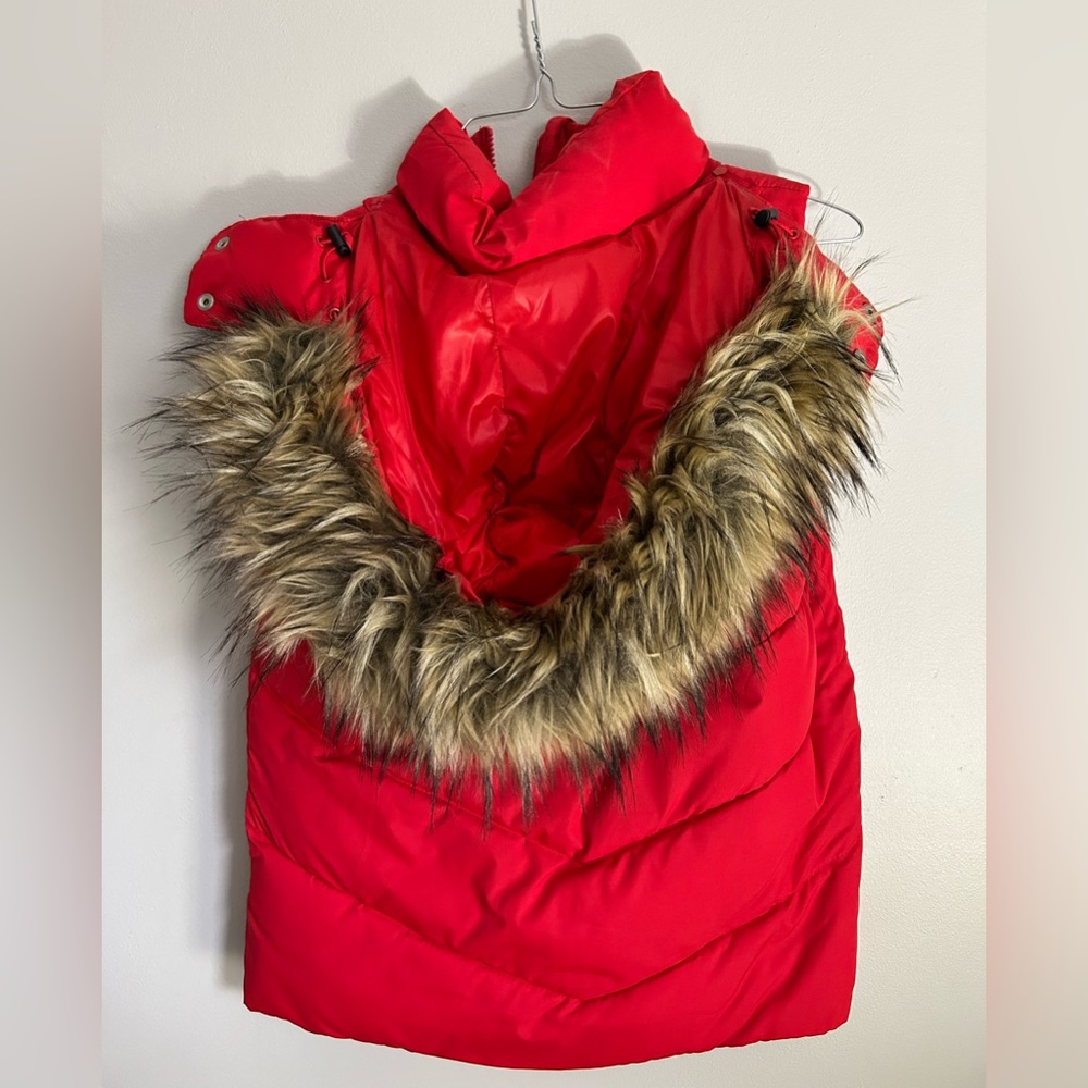 Red Gap Woman’s Vest.